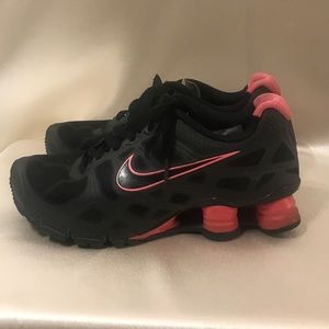 black and pink nike shox